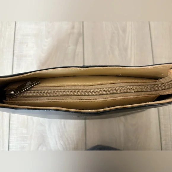 Daniela Moda Black and Beige Leather Handbag - Picture 5 of 8